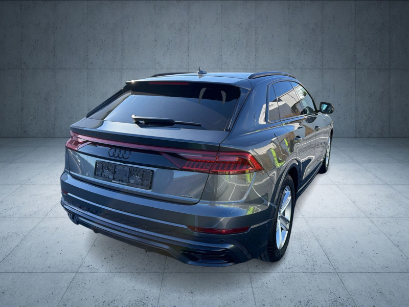 Audi - Q8