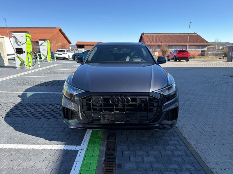 Audi - Q8