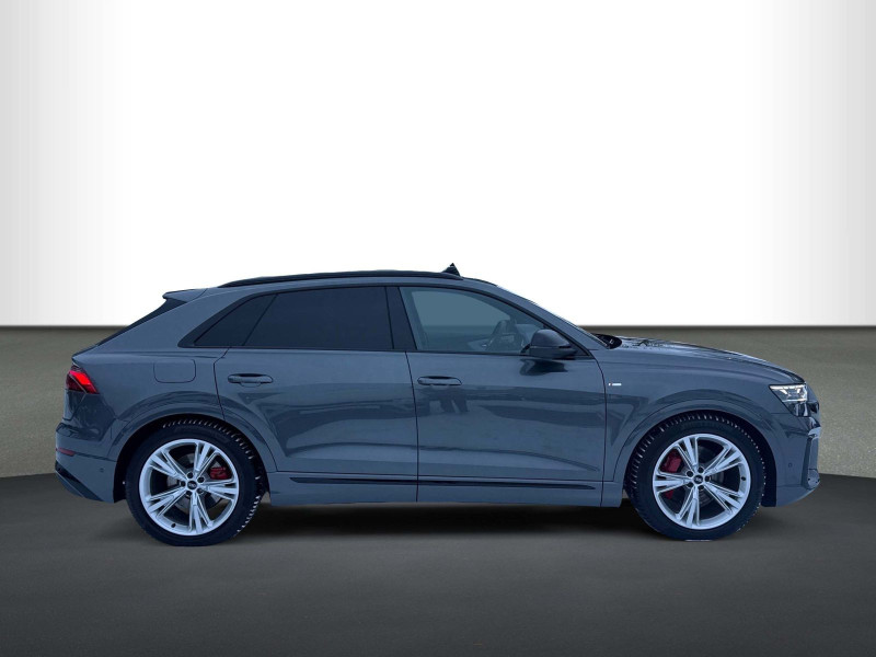 Audi - Q8