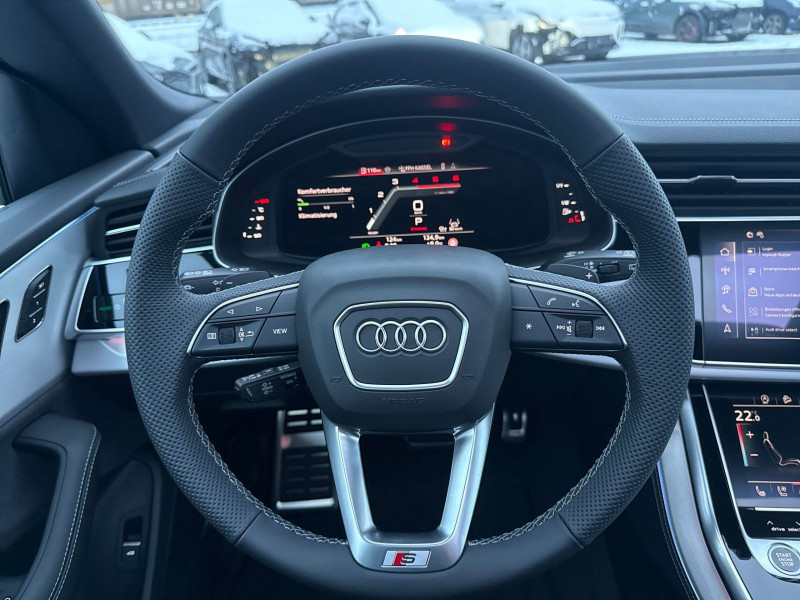 Audi - Q8