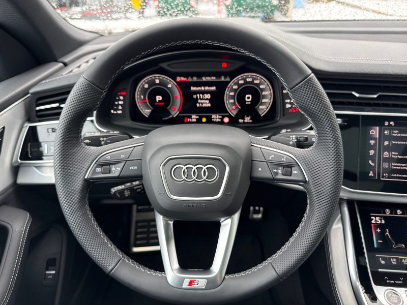 Audi - Q8