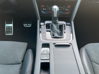 Fahrzeugbild eines Volkswagen Arteon Shooting Brake in schwarz.