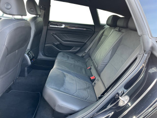 Fahrzeugbild eines Volkswagen Arteon Shooting Brake in schwarz.