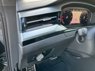 Fahrzeugbild eines Volkswagen Arteon Shooting Brake in schwarz.