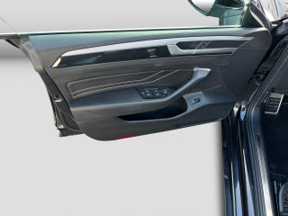 Fahrzeugbild eines Volkswagen Arteon Shooting Brake in schwarz.