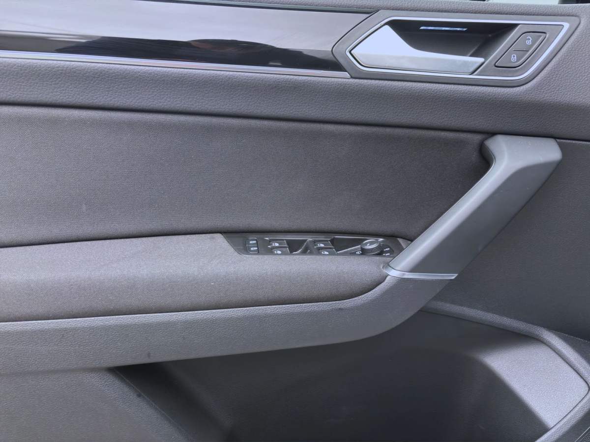 Thumb 9: Volkswagen Touran 2.0 TDI DSG HIGHLINE PANO STDHZG AHK NAVI