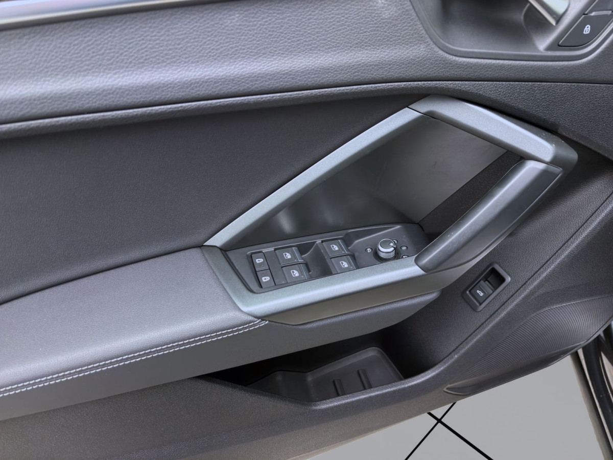 Thumb 9: Audi Q3 35 TDI S LINE AHK NAVI KAMERA LED VIRTUAL