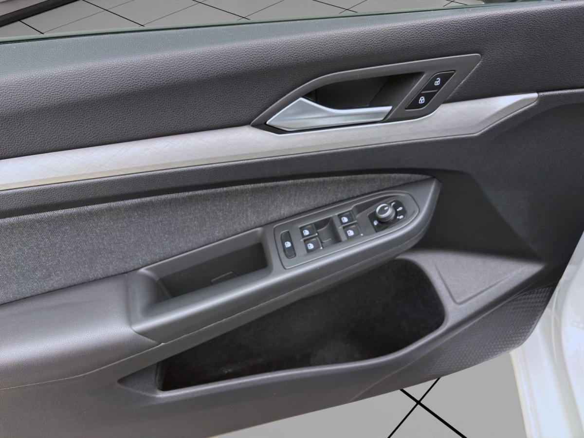 Thumb 9: Volkswagen Golf Variant 2.0 TDI DSG LIFE AHK KAMERA NAVI PDC