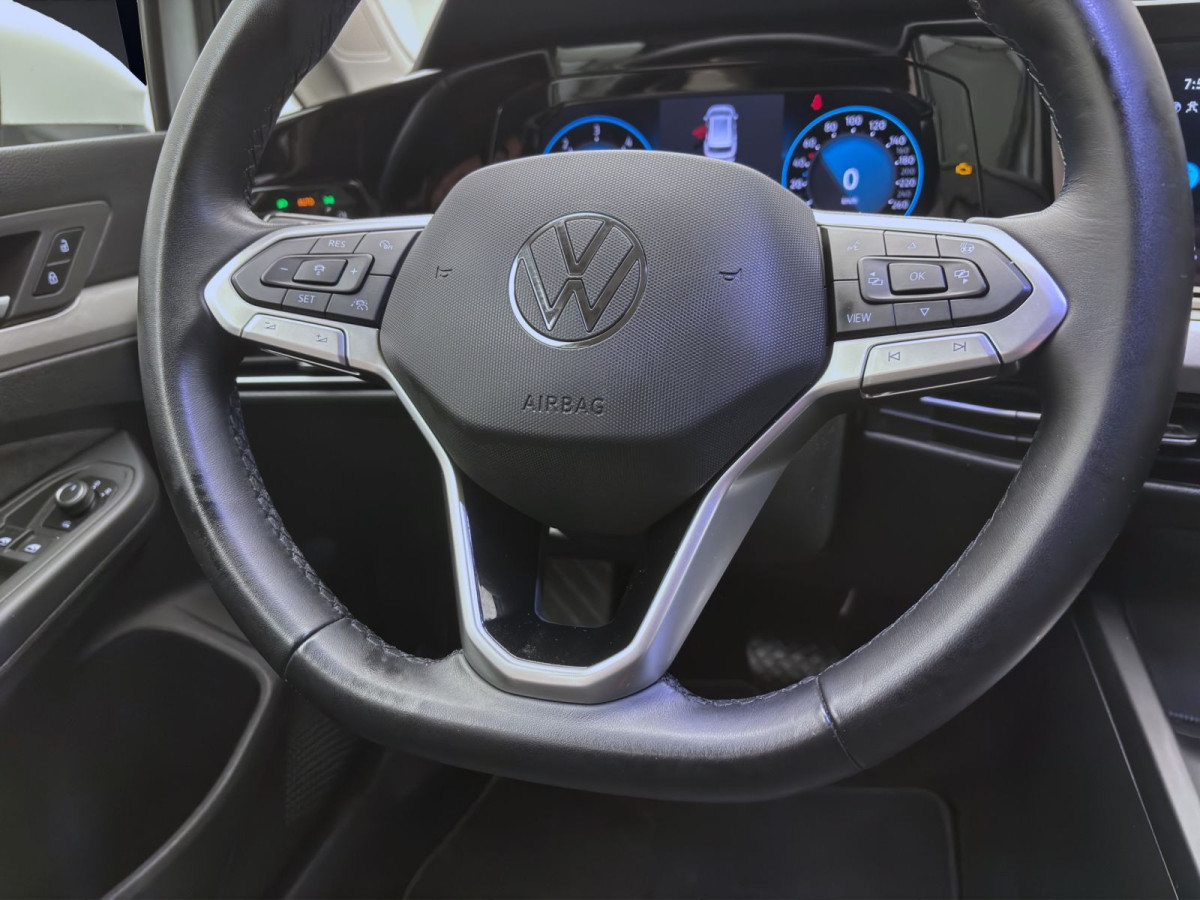 Thumb 11: Volkswagen Golf Variant 2.0 TDI DSG LIFE AHK KAMERA NAVI PDC