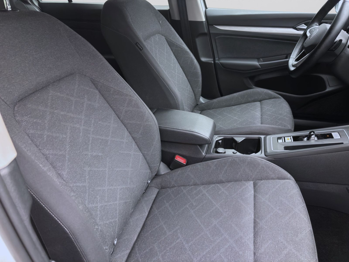 Thumb 15: Volkswagen Golf Variant 2.0 TDI DSG LIFE AHK KAMERA NAVI PDC