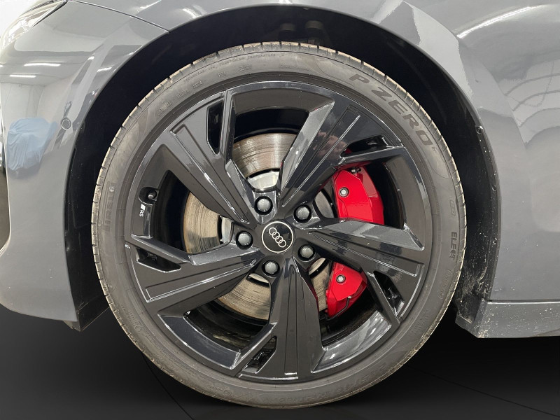 Audi - S6 Avant e-tron