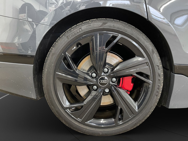 Audi - S6 Avant e-tron