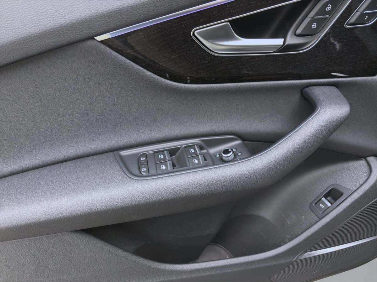 Thumb 9: Audi Q7 50 TDI Q S LINE STADHZG PANO AHK HD-MATRIX