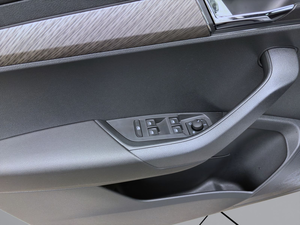 Thumb 9: Škoda KAROQ TOUR DSG AHK NAV KAM ASSISTENZ+ WINTER+