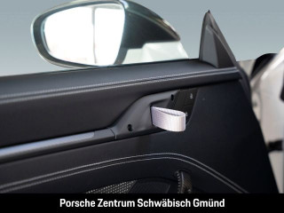 Fahrzeugbild eines Porsche 992 in weiß.