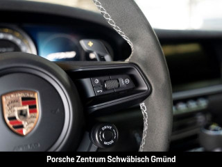 Fahrzeugbild eines Porsche 992 in weiß.