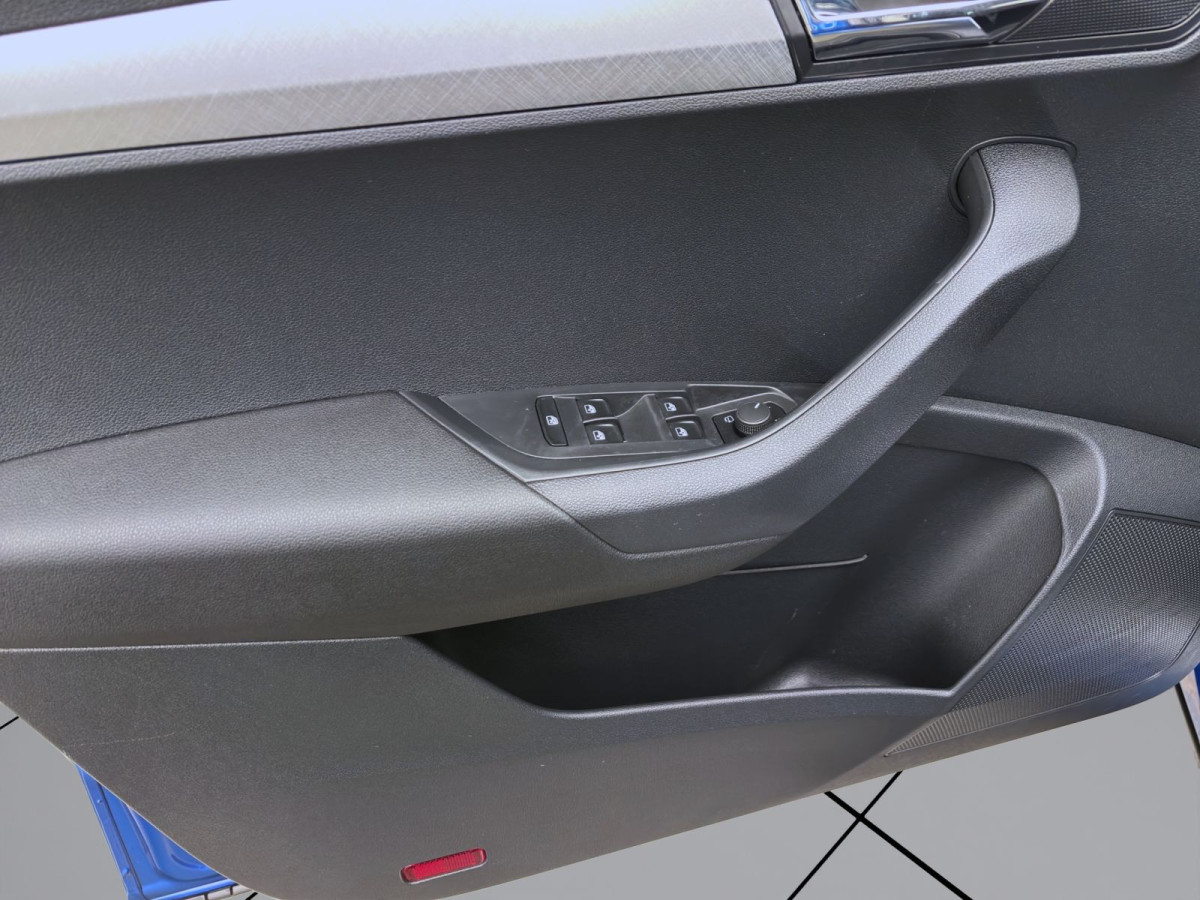 Thumb 9: Škoda Karoq 1.5 TSI DSG SELECTION PDC LED SITZHZG KLIMA