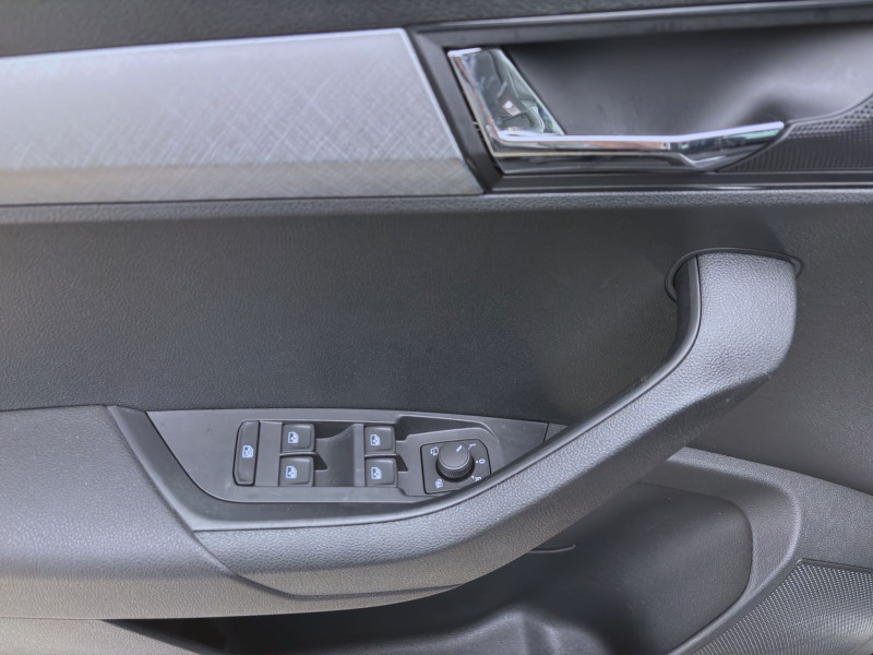 Bild 9: Škoda Karoq 1.5 TSI DSG SELECTION PDC LED SITZHZG KLIMA