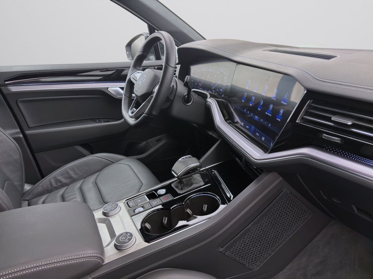 Thumb 16: Volkswagen Touareg 3.0 TDI V6 Tiptronic 4M R-LINE STDHZG LUFT NAVI HuD