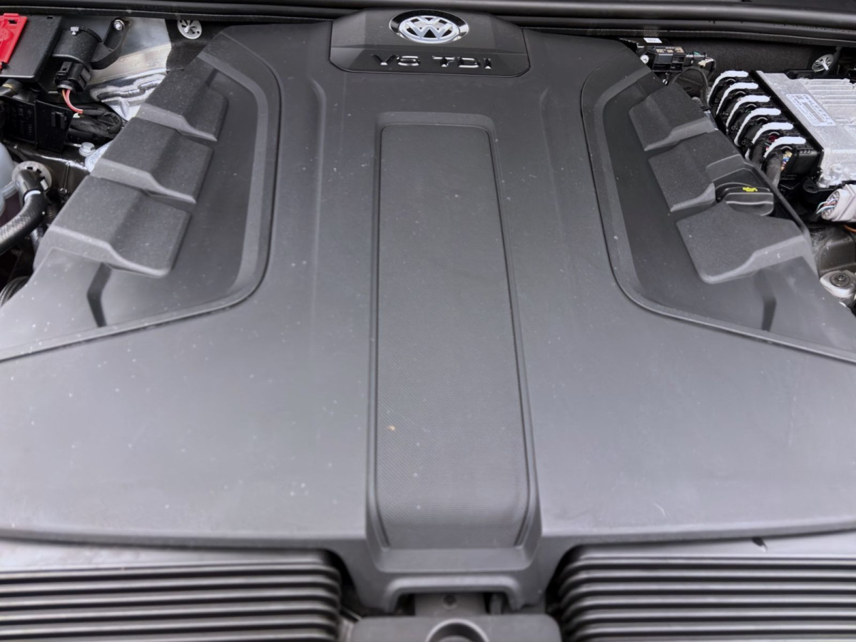 Thumb 17: Volkswagen Touareg 3.0 TDI V6 Tiptronic 4M R-LINE STDHZG LUFT NAVI HuD