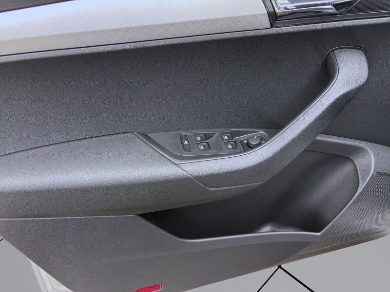 Bild 9: Škoda Karoq 1.5 TSI DSG SELECTION PDC LED SITZHZG KLIMA