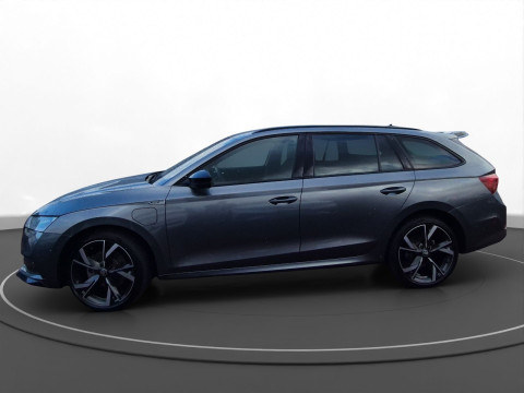 &Scaron;koda Octavia - Octavia Combi 1.4 e/TSI DSG Sportline iV Navi Head-Up SiHz