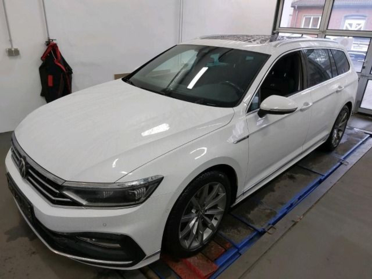 Thumb 0: Volkswagen Passat Variant 2.0 TDI DSG R-LINE PANO NAVI IQ.LIGHT KAMERA