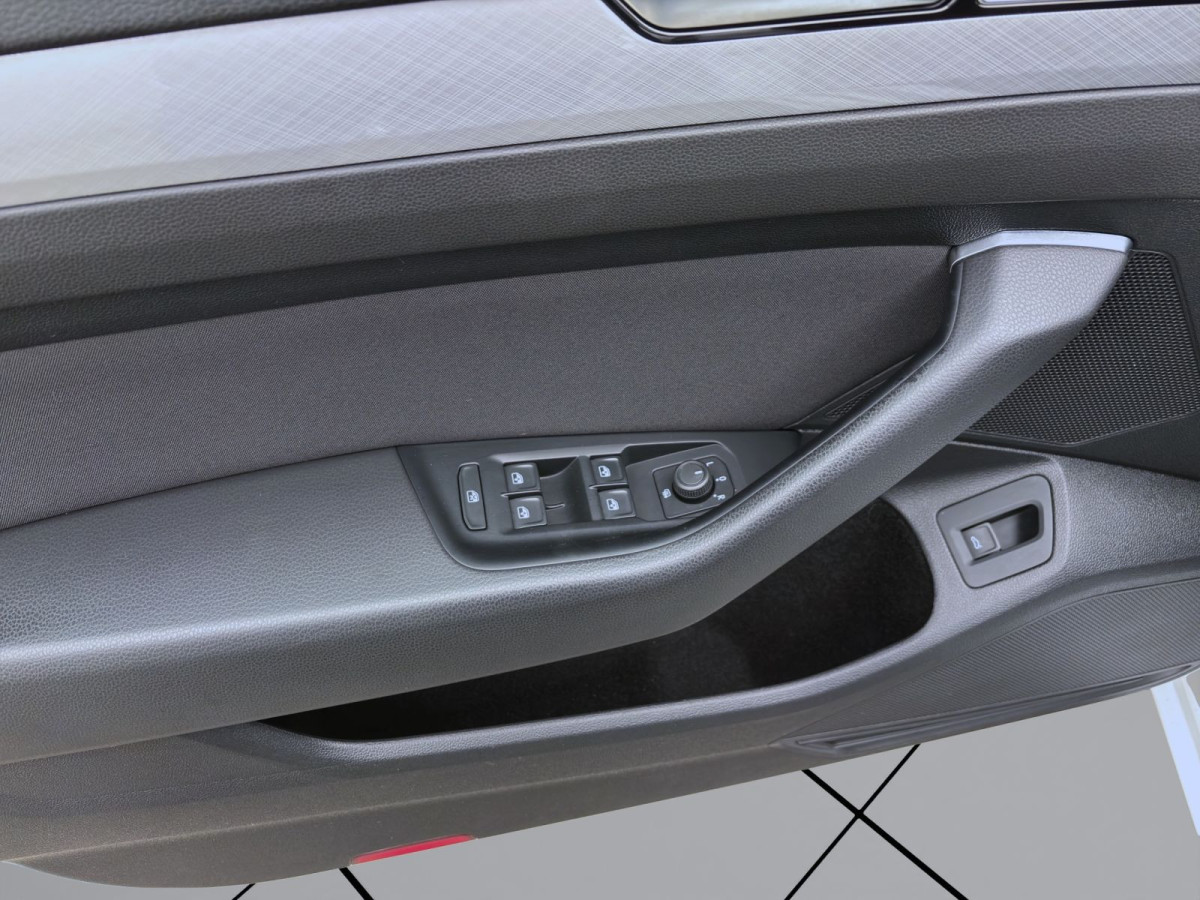 Thumb 9: Volkswagen Passat Variant 2.0 TDI DSG BUSINESS NAVI AHK KAMERA KLIMA