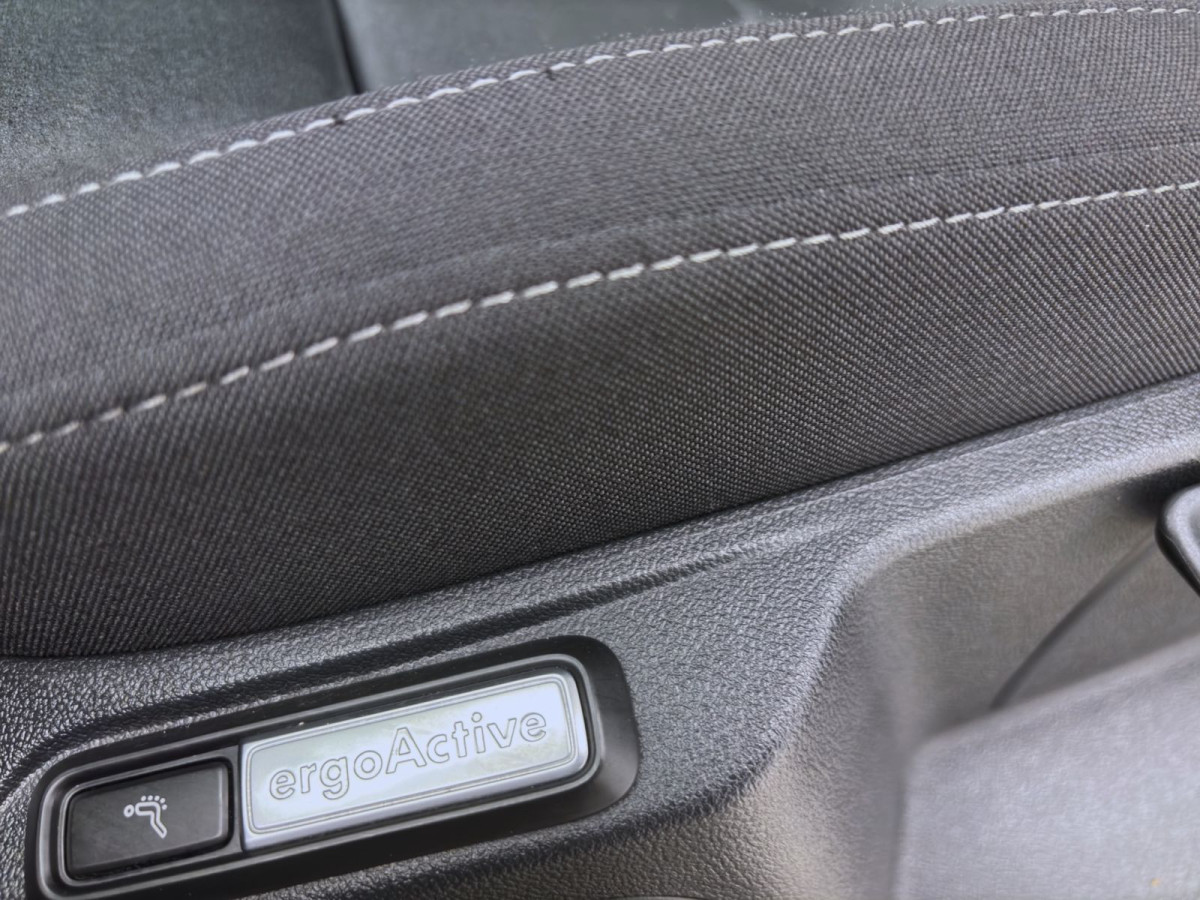 Thumb 17: Volkswagen Tiguan 2.0 TDI DSG 4M LIFE AHK NAVI KAMERA ACC