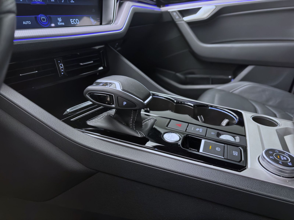 Thumb 13: Volkswagen Touareg 3.0 TDI 4M R-LINE NAVI KAMERA SITZHZG ACC