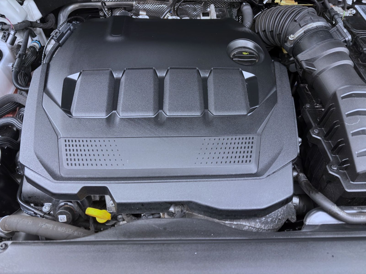 Thumb 17: Volkswagen Tiguan 2.0 TDI DSG R-LINE NAVI AHK KLIMA SHZG