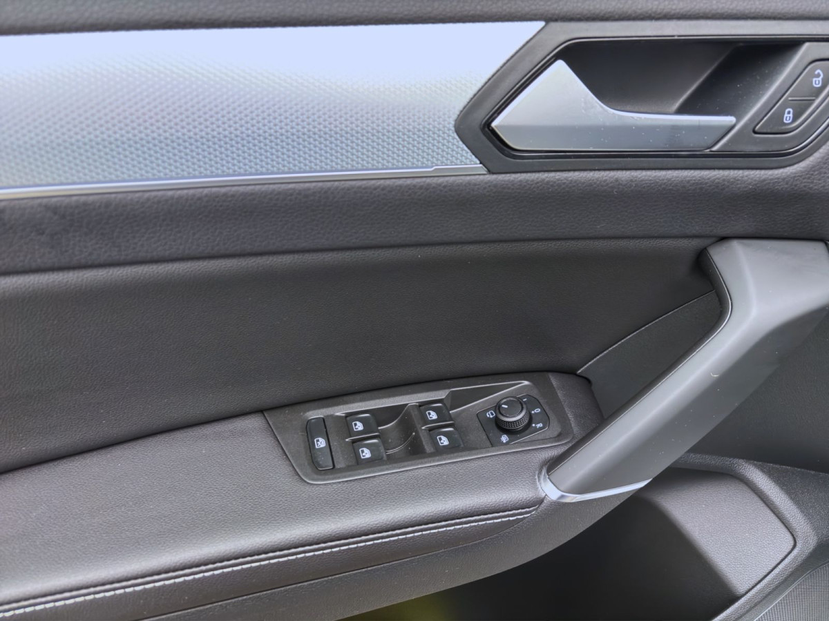 Thumb 9: Volkswagen Touran 1.5 TSI DSG COMFORTLINE NAVI AHK KLIMA SHZG