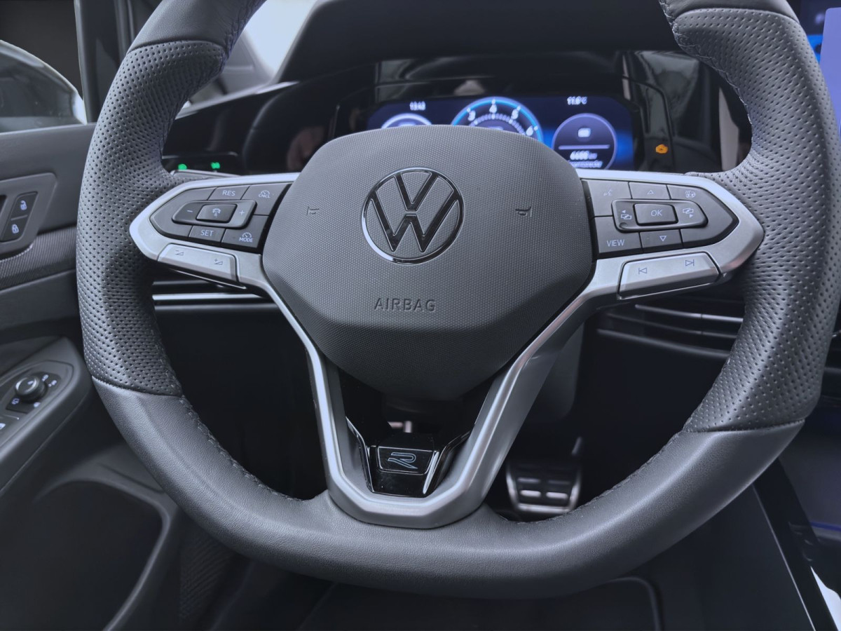 Thumb 11: Volkswagen Golf 1.5 eTSI DSG R-LINE NAVI ACC HuD KAMERA