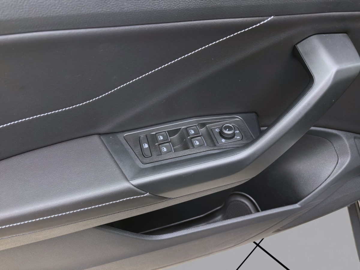 Thumb 9: Volkswagen T-Roc 1.0 TSI GOAL KAMER PDC NAVI ACC