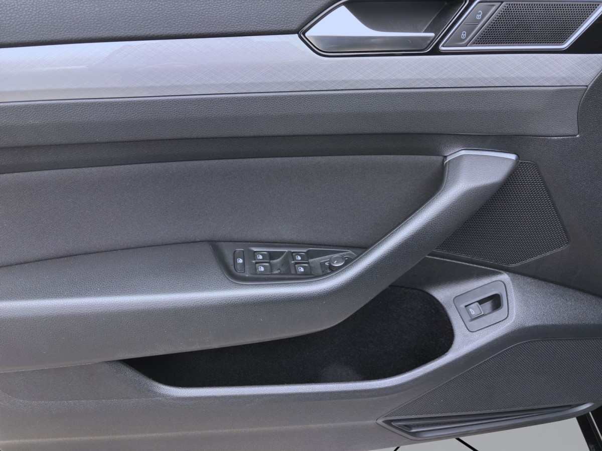 Thumb 9: Volkswagen Passat Variant 2.0 TDI DSG BUSINESS NAVI KAMERA ACC LED