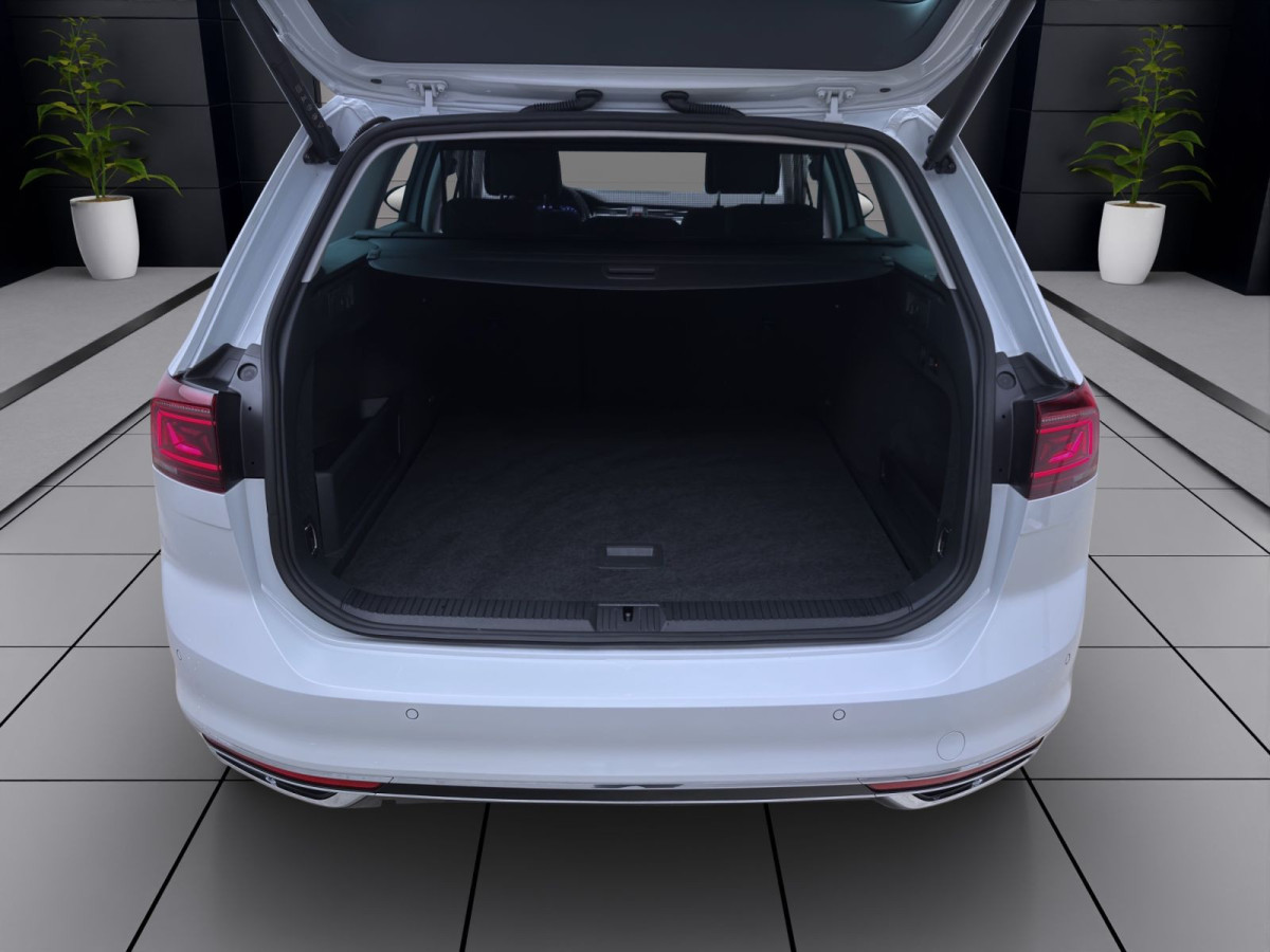 Thumb 3: Volkswagen Passat Variant 2.0 TDI DSG R-LINE NAVI STDHZG AHK KLIMA