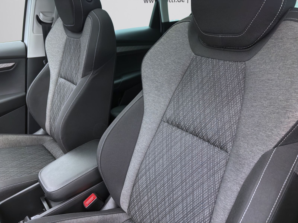 Thumb 8: Škoda Karoq 2.0 TDI DSG 4x4 STYLE NAVI PANO KAMERA KLIMA