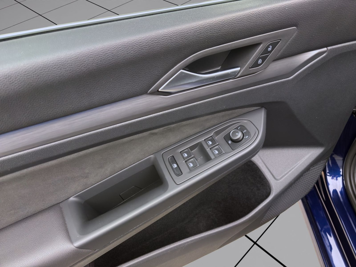 Thumb 9: Volkswagen Golf Variant 2.0 TDI DSG STYLE STDHZG AHK NAVI LED+