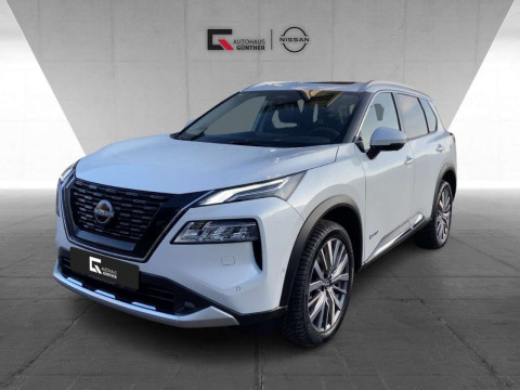 Automodell: X-Trail in der Farbe weiß