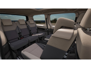 Fahrzeugbild eines Volkswagen T7 Multivan in silber.