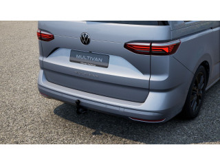 Fahrzeugbild eines Volkswagen T7 Multivan in silber.