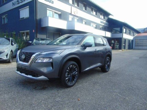 Automodell: X-Trail in der Farbe grau