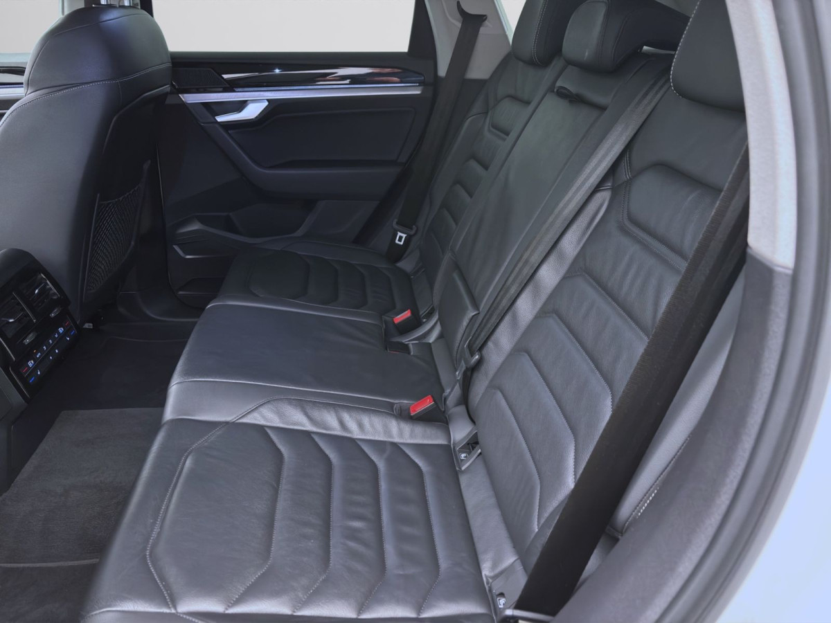 Thumb 14: Volkswagen Touareg 3.0 TDI DSG 4M ELEGANCE NAVI LUFT LEDER AHK