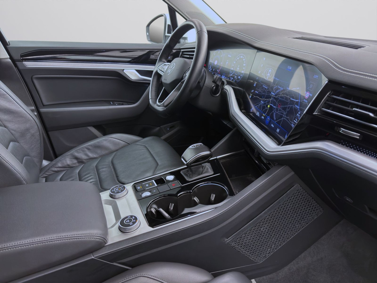 Thumb 16: Volkswagen Touareg 3.0 TDI DSG 4M ELEGANCE NAVI LUFT LEDER AHK