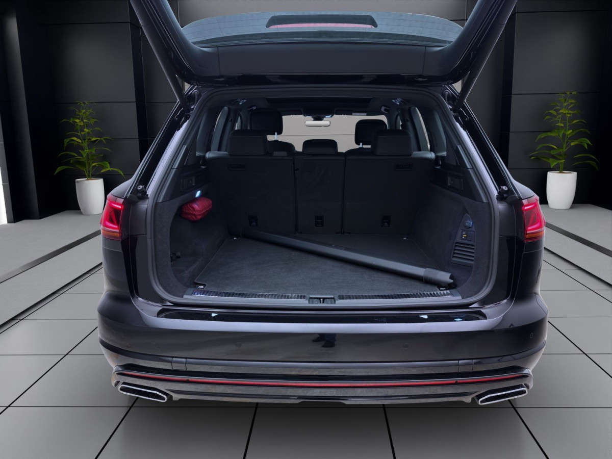 Thumb 3: Volkswagen Touareg 3.0 TDI V6 Tiptronic 4M R-LINE PANO AHK NAVI KAMERA