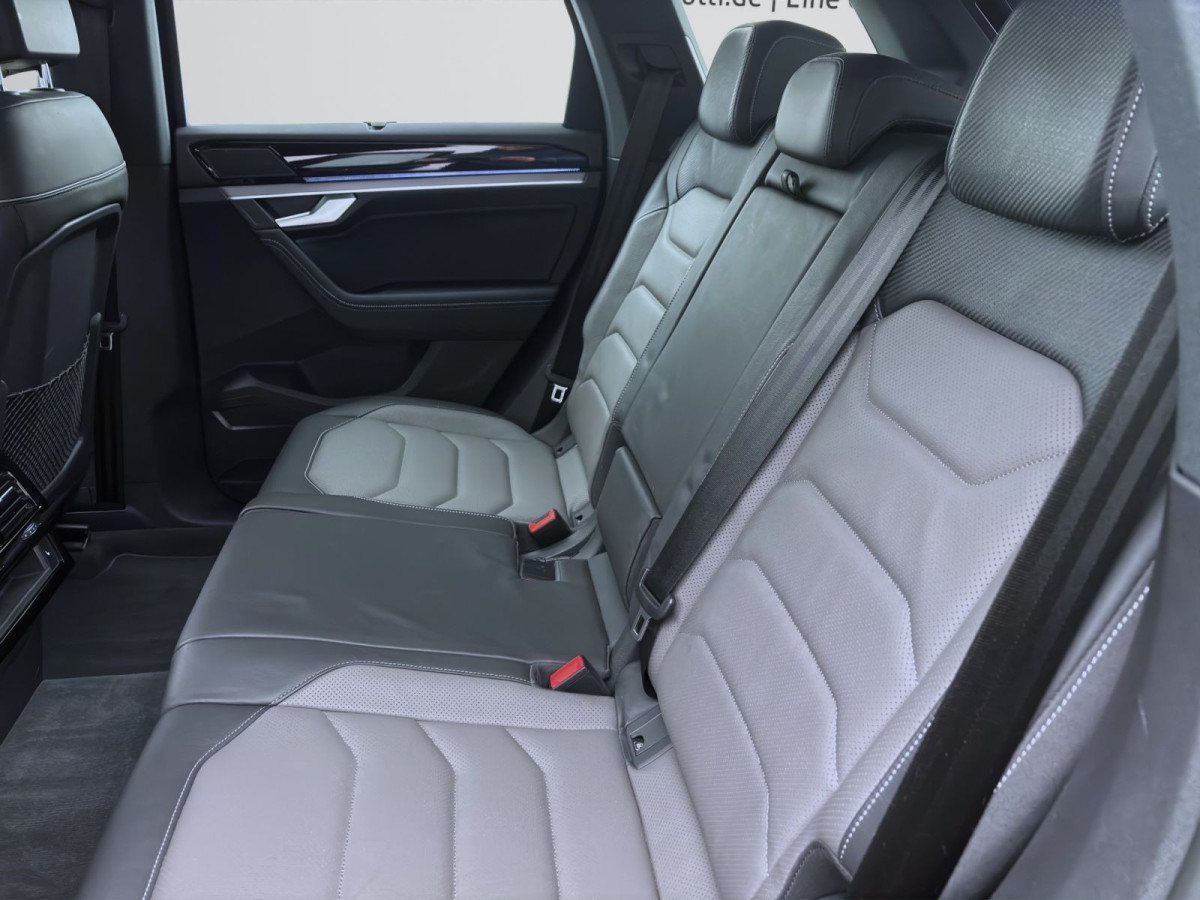 Thumb 14: Volkswagen Touareg 3.0 TDI V6 Tiptronic 4M R-LINE PANO AHK NAVI KAMERA