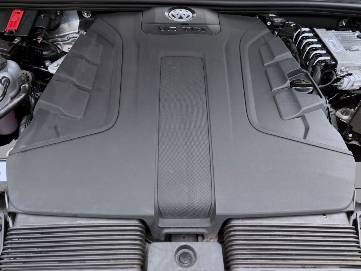 Thumb 17: Volkswagen Touareg 3.0 TDI V6 Tiptronic 4M R-LINE PANO AHK NAVI KAMERA