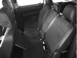 Fahrzeugbild eines Volkswagen Caddy Maxi in silber.