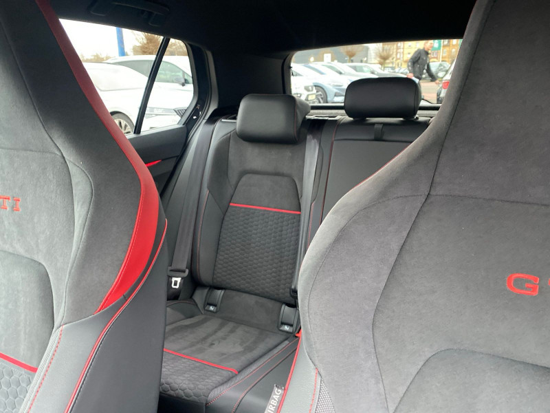 Volkswagen - Golf GTI