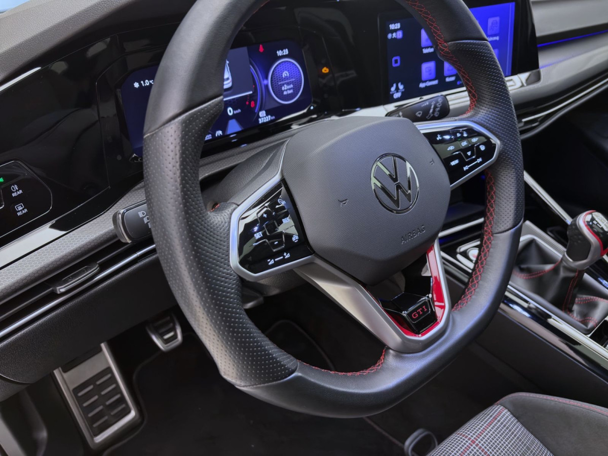 Thumb 17: Volkswagen Golf GTI PANO KAMERA SITZHZG KLIMA PDC